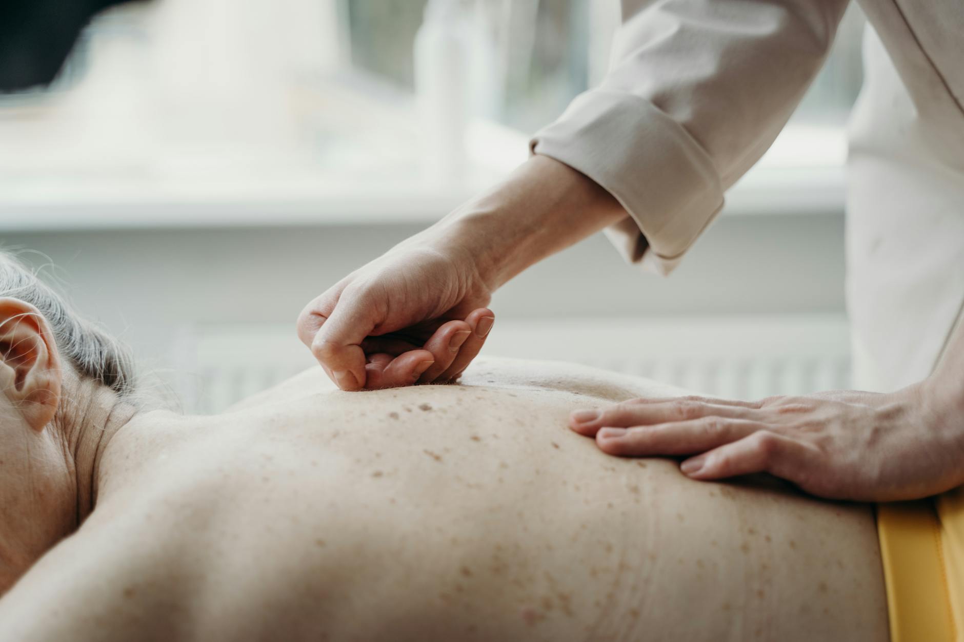 Recupera el Movimiento y la Calidad de Vida: Ejercicio Terapéutico y Terapia Manual en la Artritis Reumatoide