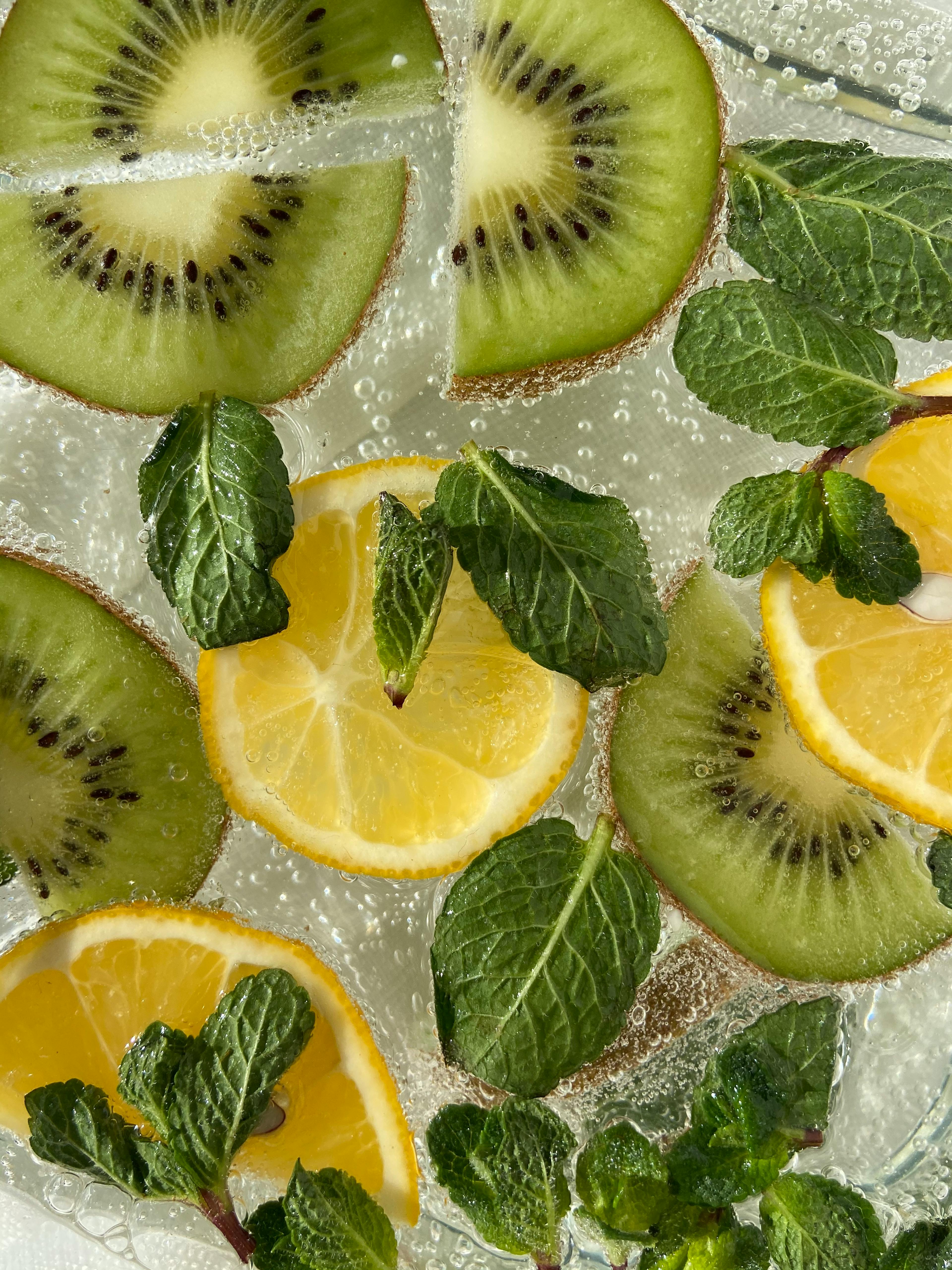 Sliced lemon and kiwi in drink