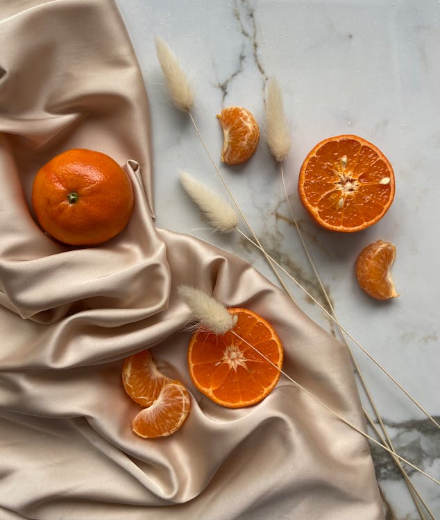 Free Oranges and tangerine on textile Stock Photo