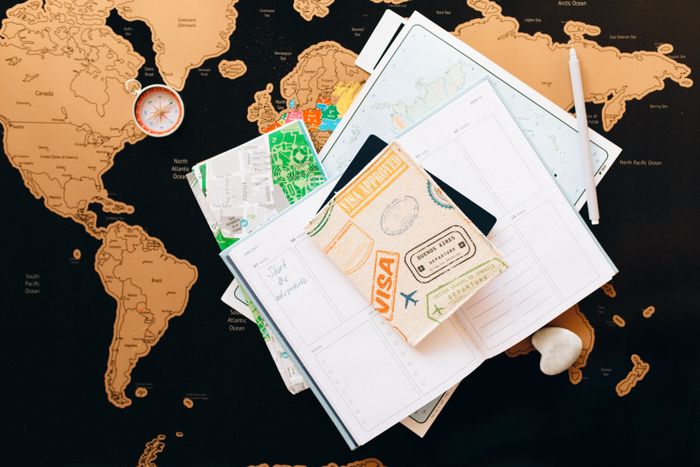 พาสปอร์ต สมุดวางแผน และแผนที่สำหรับจัดทำ itinerary