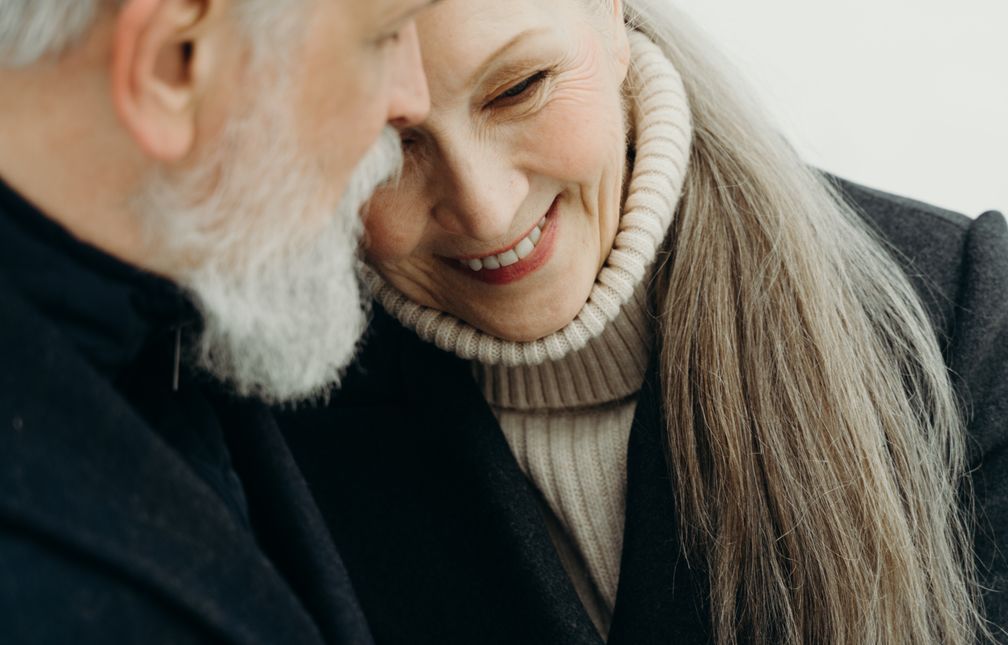Online dating: starting a conversation on a niche platform