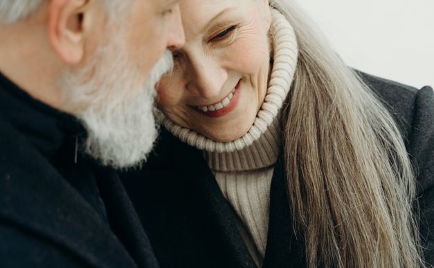 Online dating: starting a conversation on a niche platform