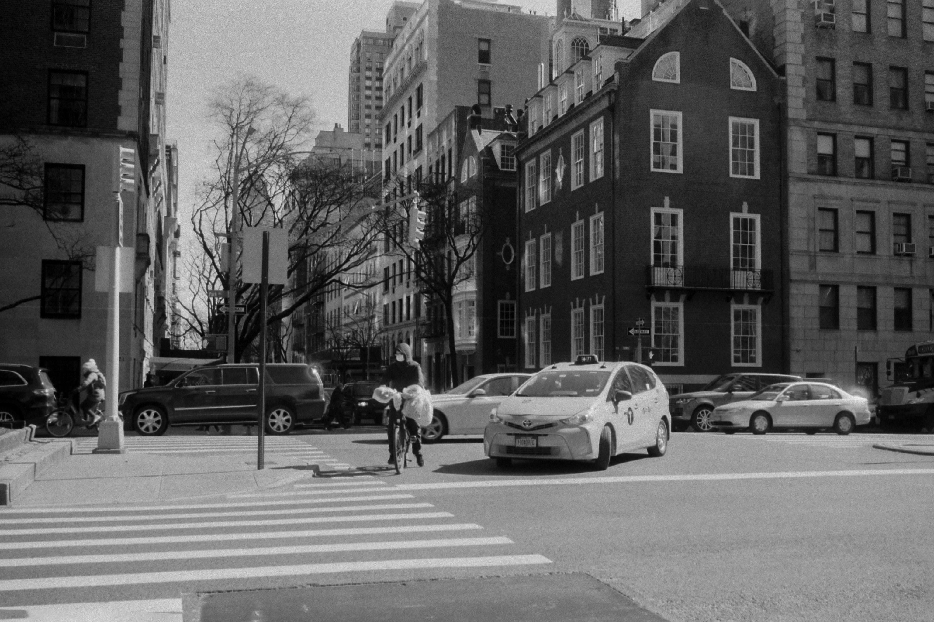 upper east side new york street||warren-tricomi-nyc-tips.jpg