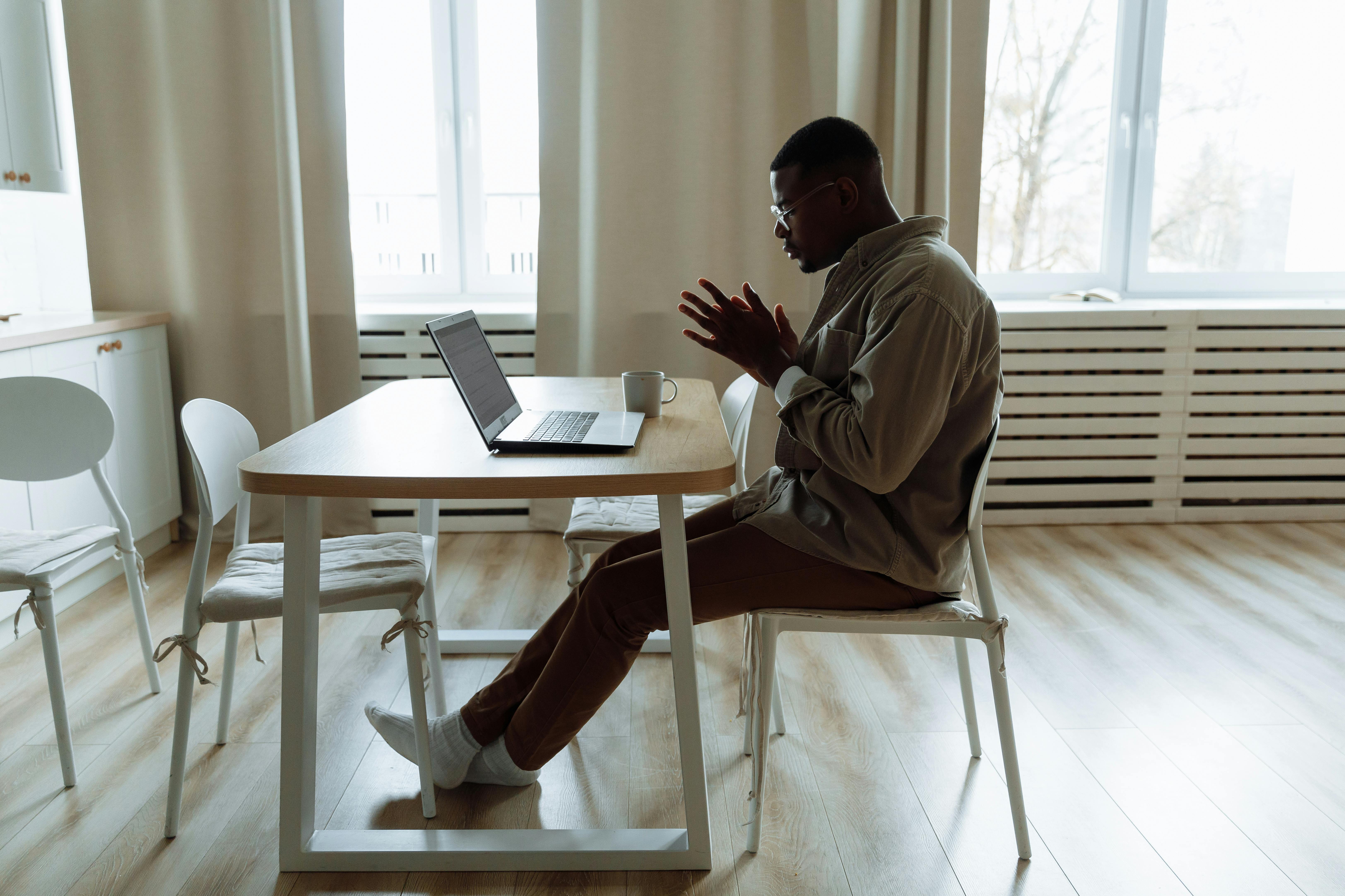 UK remote and hybrid working 2026 — Photo by Thirdman on Pexels