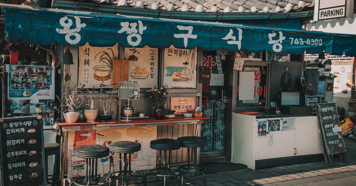 Traditional street food restaurant in Seoul with outdoor seating, showcasing Korean architecture and culinary culture.