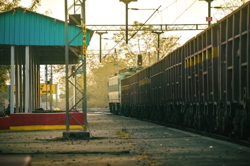 Foto profissional grátis de área de espera coberta, desocupado, estação