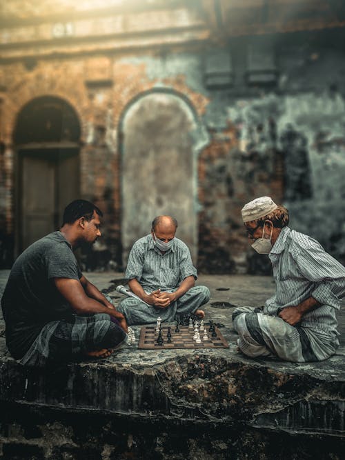 Chess player in street india hi-res stock photography and images