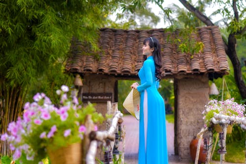 Kostenloses Stock Foto zu ao dai, asiatische frau, chapéu cònic asiàtic