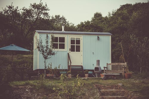 Kostnadsfri bild av arkitektur, bänk, behållarhus