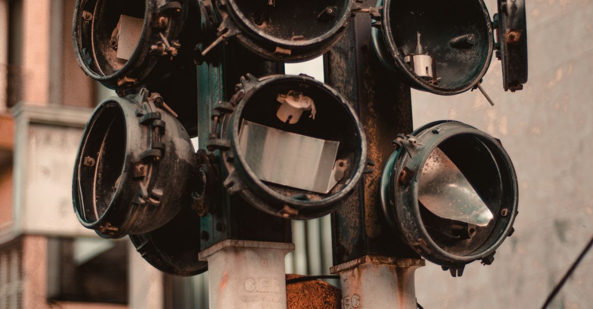 Rusty Trafic Light Old Traffic Lights Housing on a Rusty Steel Pole · Free Stock Photo