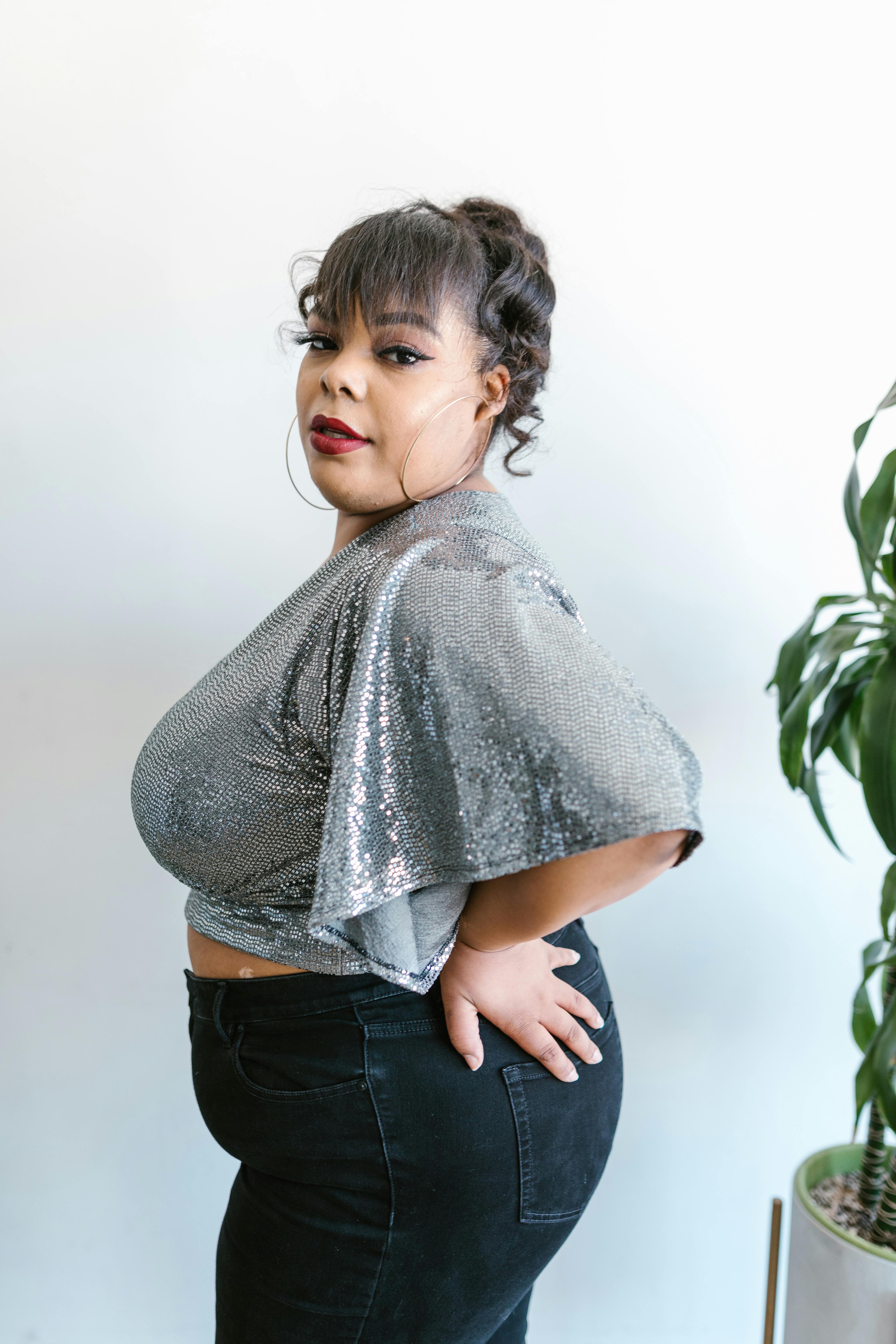 What is the average American waist size?