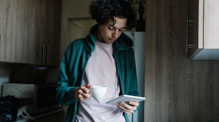Rester informé à l'ère de l'IA en 2026 : comment faire sa veille technologique sans se noyer