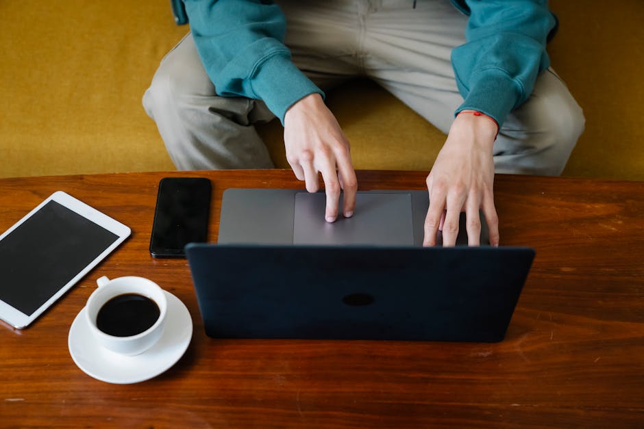 How to Troubleshoot Microsoft Store Problems in Windows 10 - Featured Image