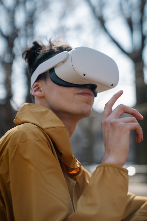 Free Young man wearing VR goggles Stock Photo