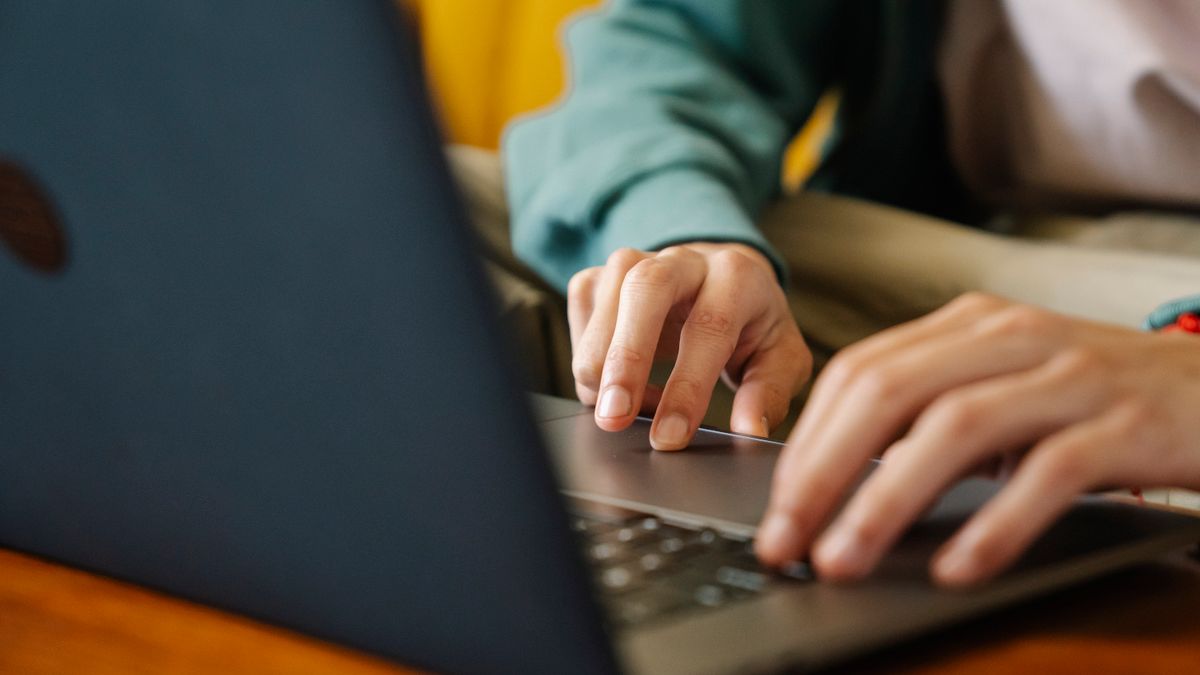 How to Use AI to Apply for Jobs: A Beginner Guide