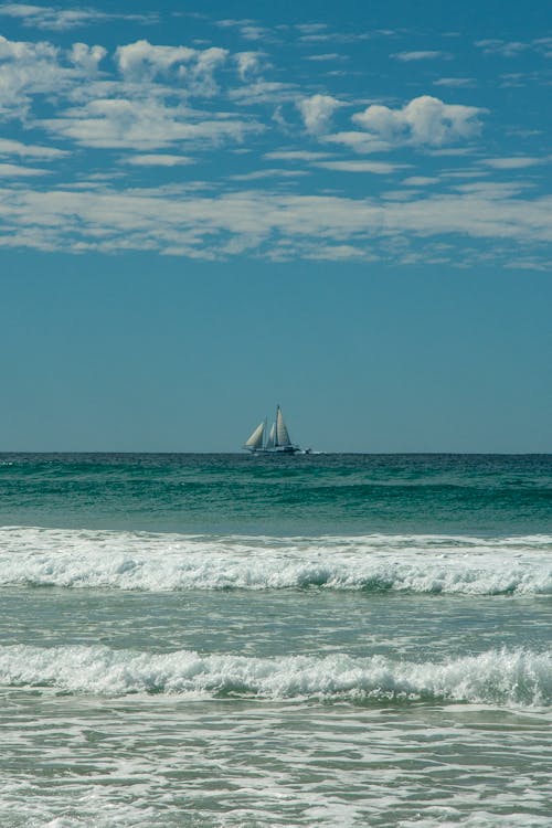 Foto profissional grátis de barco a vela, cenário, cênico