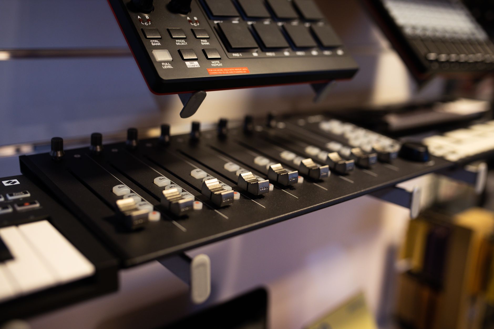 Two EQ Trade-Offs Minimum phase and linear phase EQ paths compared with transient shapes
