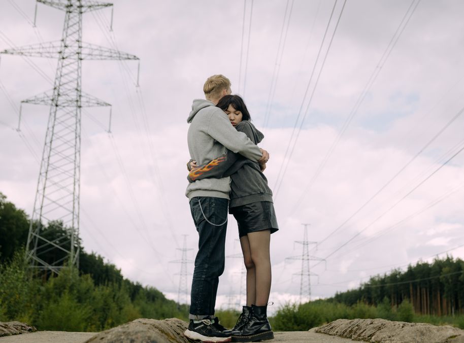 Online dating: starting a conversation on a niche platform
