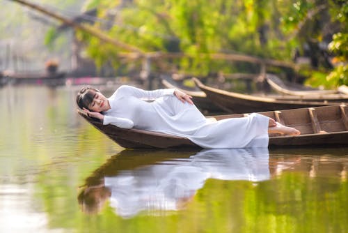 Imagine de stoc gratuită din ao dai, barcă, cu ochii inchisi