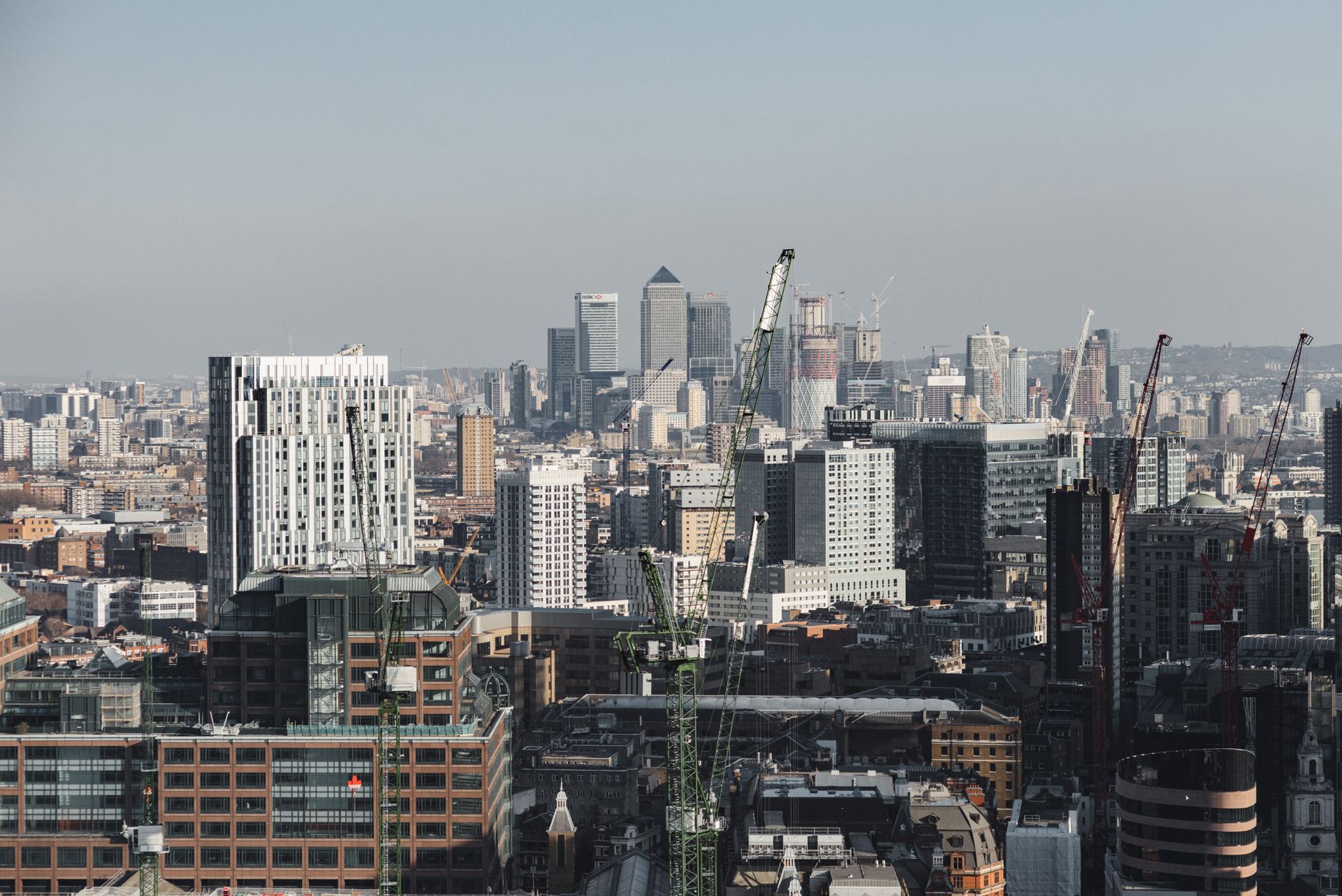 Nicușor Dan îl întâlnește pe omul de afaceri român din spatele cartierului financiar Canary Wharf din Londra