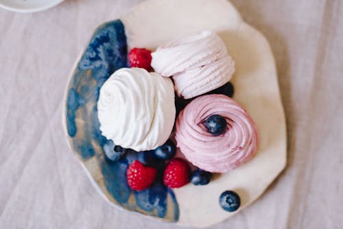 Free Sweet zephyrs with raspberry and blueberry Stock Photo
