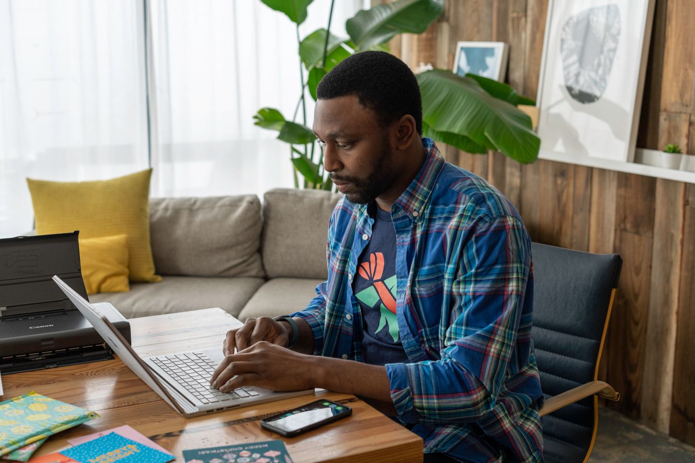 Photo de stock illustrant le travail de conception ou un espace de travail numérique