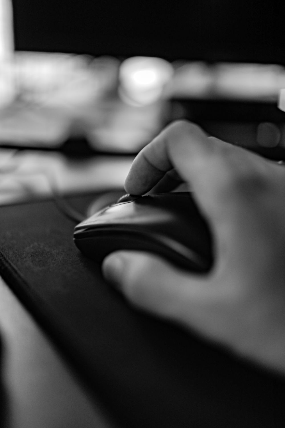 Face Less Mouse Faceless person using mouse of computer · Free Stock Photo