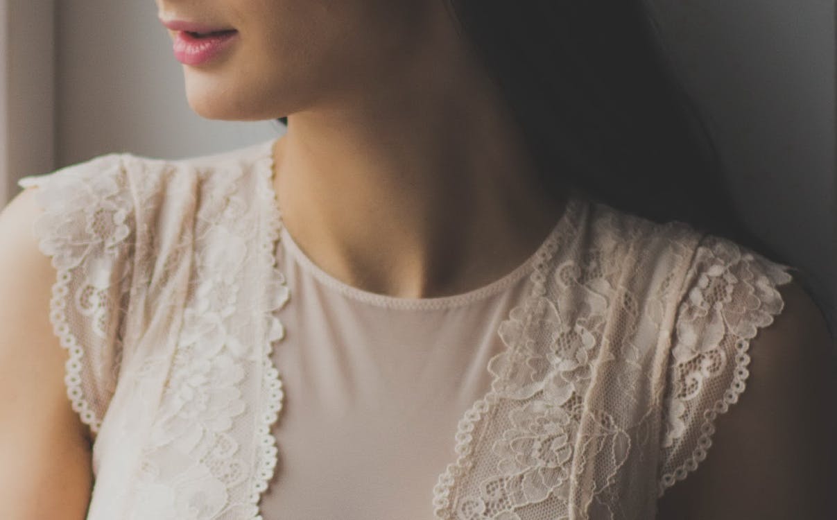 Woman in White Lace Crew-neck Cap-sleeves Top