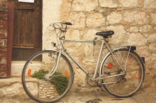 Fotos de stock gratuitas de centro de la ciudad, vieja bicicleta, vintage