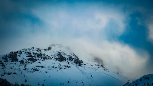 Free Snow Covered Mountain Under Cloudy Blue Sky Stock Photo