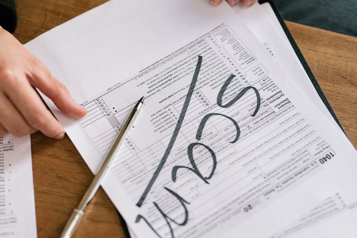 Traveller signing a claim form with a pen