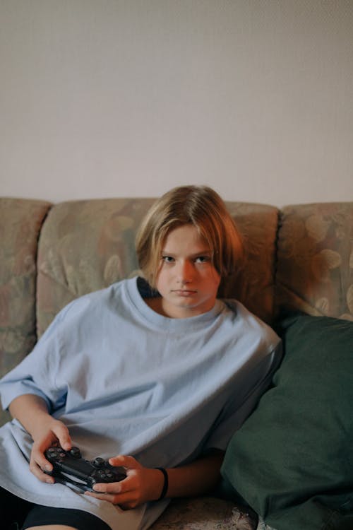 Imagine de stoc gratuită din băiat, cămașă albastră, canapea