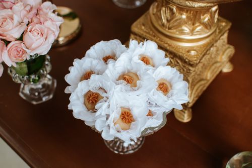 Free Close-up of elegantly arranged sweets and roses in a table setting, perfect for celebrations. Stock Photo
