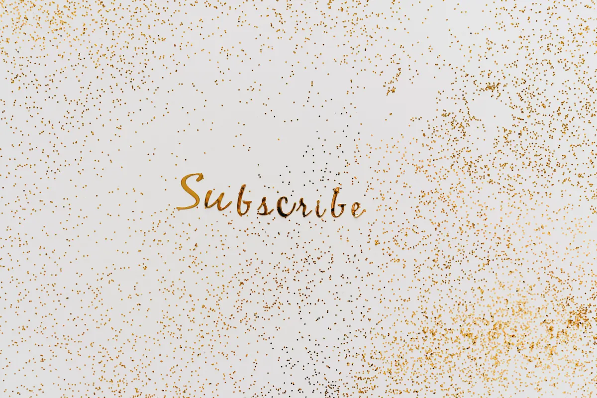 Gold glitter background with the word Subscribe, perfect for an ai article generator blog.
