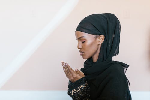 Gratis stockfoto met bidden, geloof, hijab