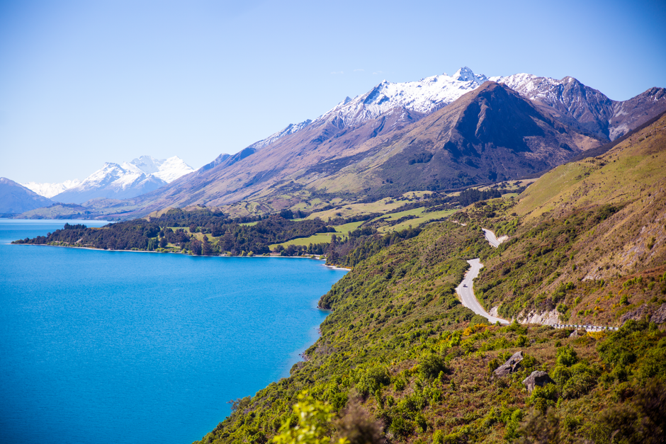 Spectacular Helicopter Tour with Alpine Snow Landing from Queenstown Review Review 2026 - Stunning view of mountains and lake in Queenstown, New Zealand, perfect for travel and nature enthusiasts.