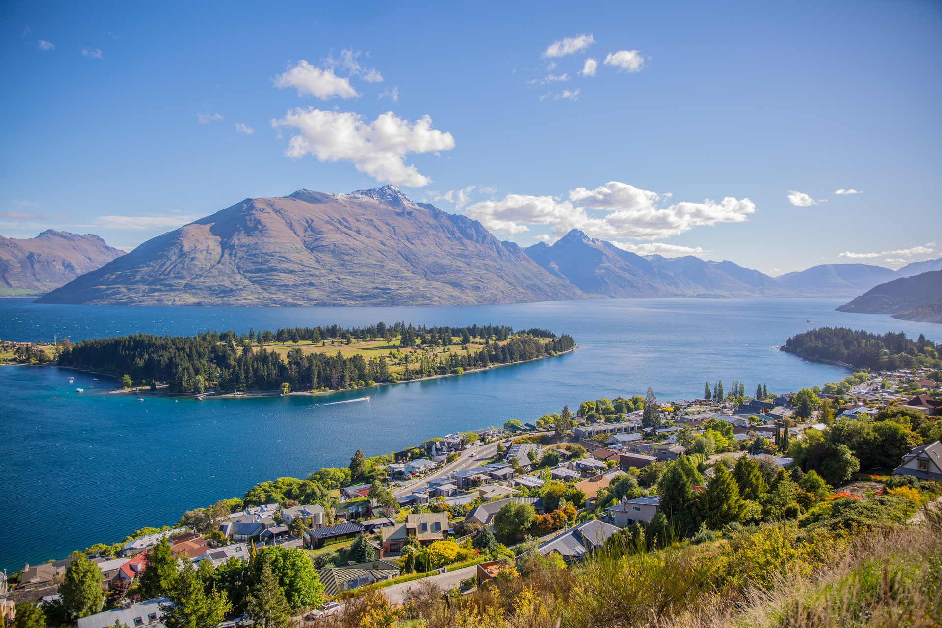 Queenstown Yeni Zelanda göl ve dağ manzarası gündüz