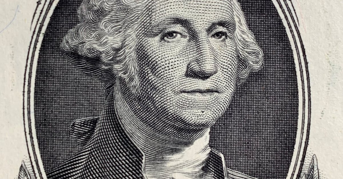How much money does a forensic scientist make a month