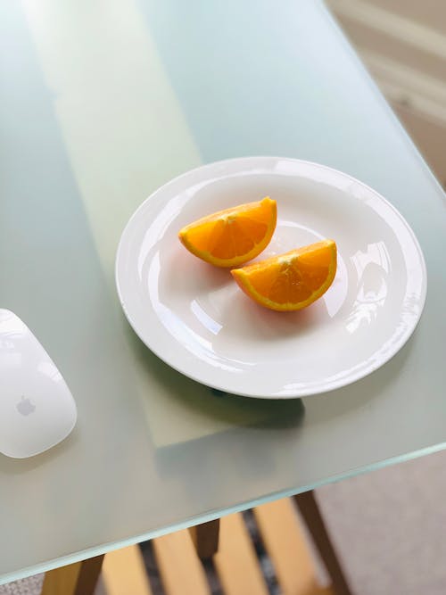 Free Close-Up Shot of Slices of Orange on a Plate Stock Photo
