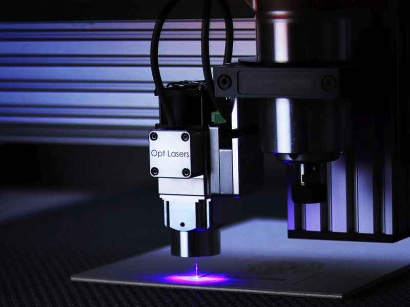Processo de corte a laser em madeira MDF com alta definição