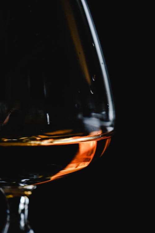 Photographie En Gros Plan D'un Verre Avec Du Whisky