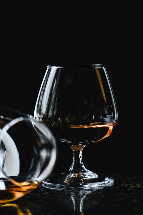 Free Sophisticated still life of whiskey in a glass against a dark background, capturing the essence of refinement. Stock Photo
