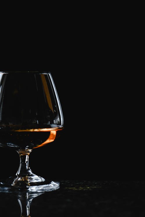 Bezpłatne Darmowe zdjęcie z galerii z brandy, burbon, czarne tło Zdjęcie z galerii
