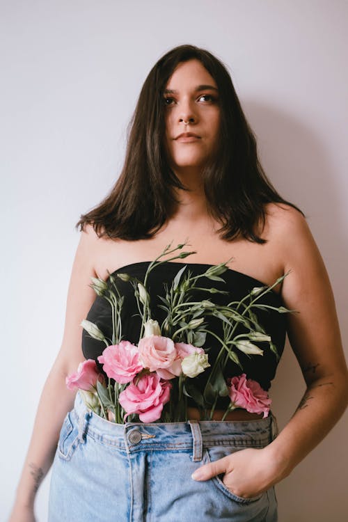 Foto profissional grátis de brazilian woman, broto, flores