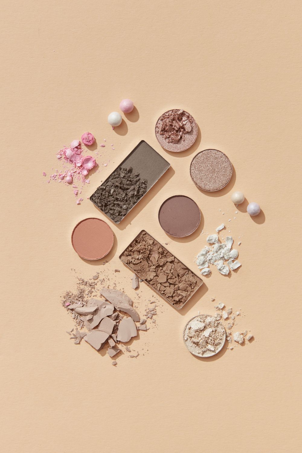 Soft neutral makeup powders