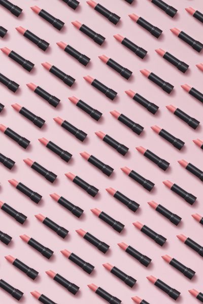 Arrangement of pink lipsticks — DS stories on Pexels
