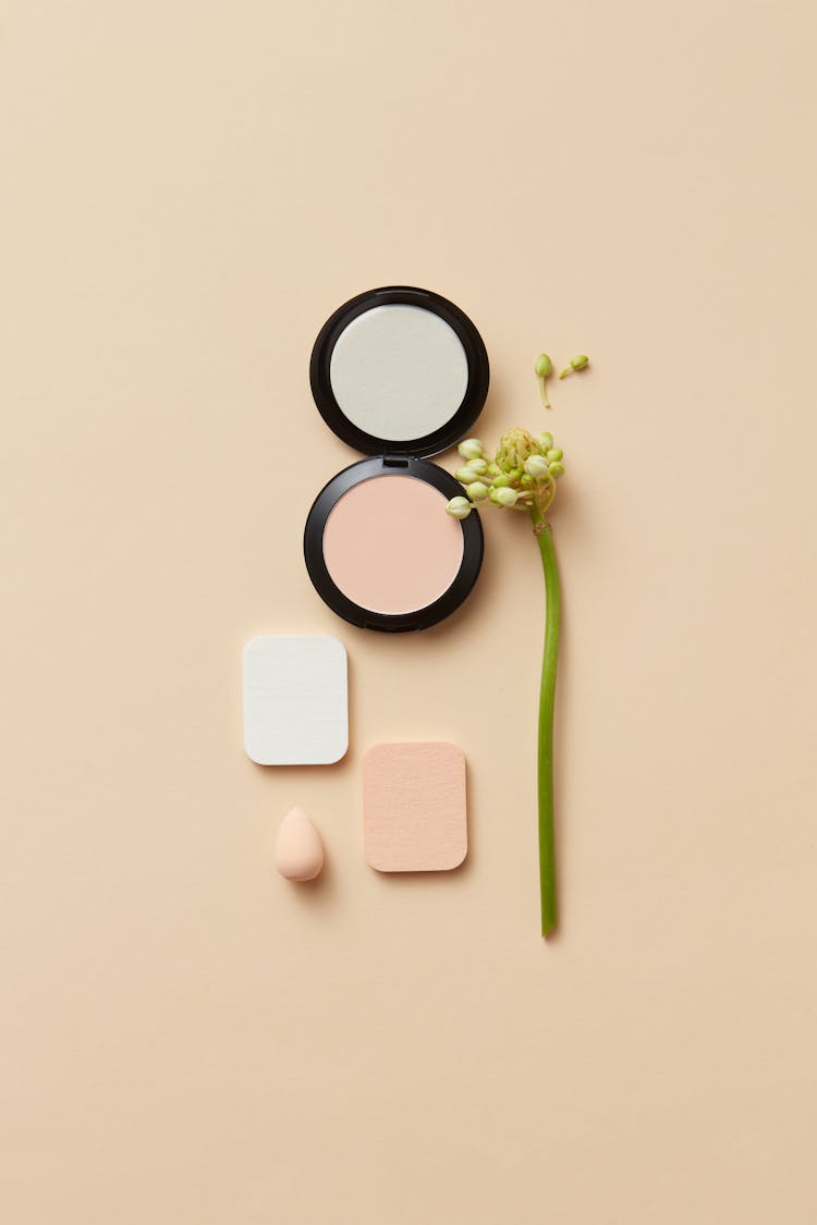 Face Powder And Makeup Sponges 