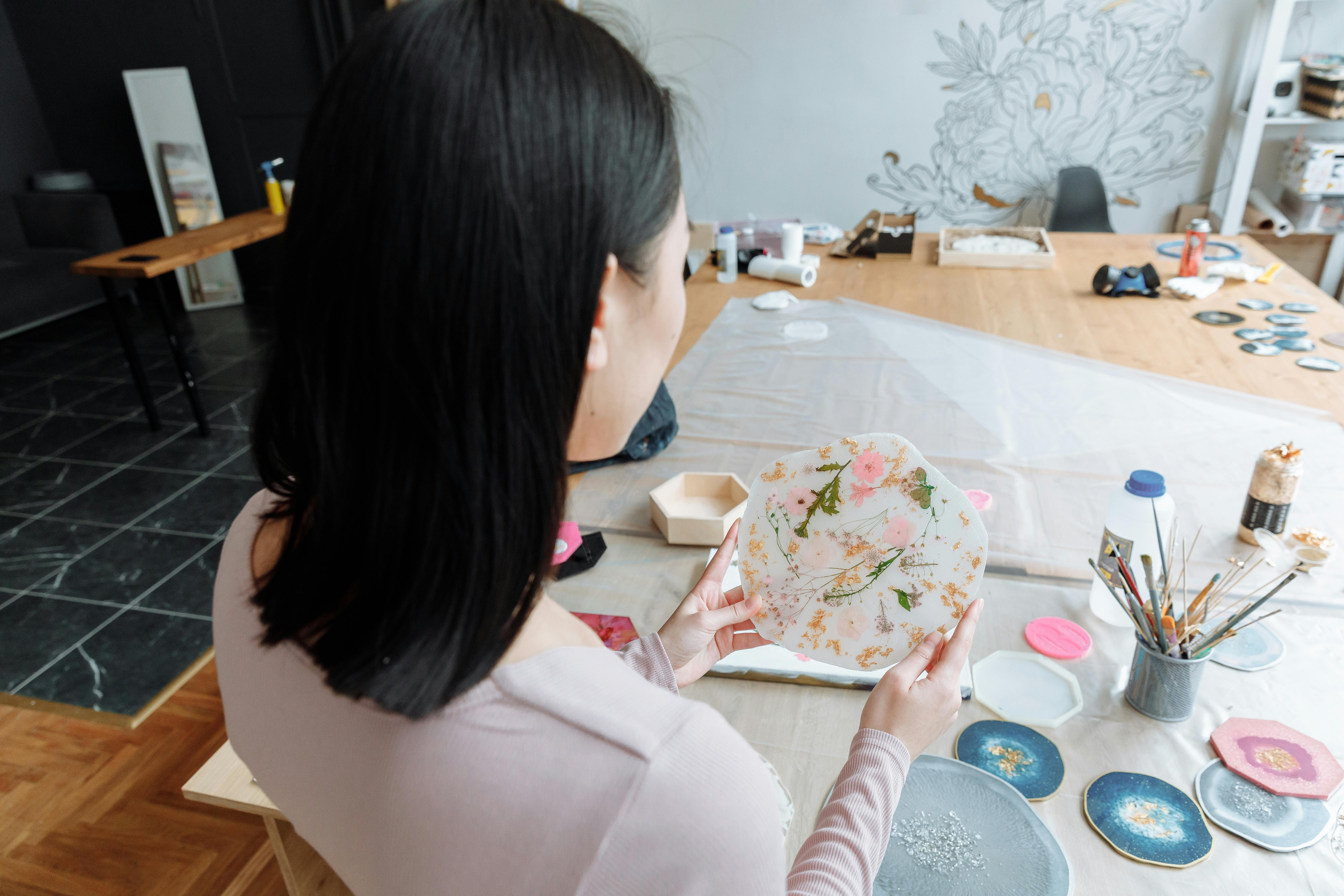 Crafts hobbies are making a comeback in the digital age — Photo by Thirdman on Pexels