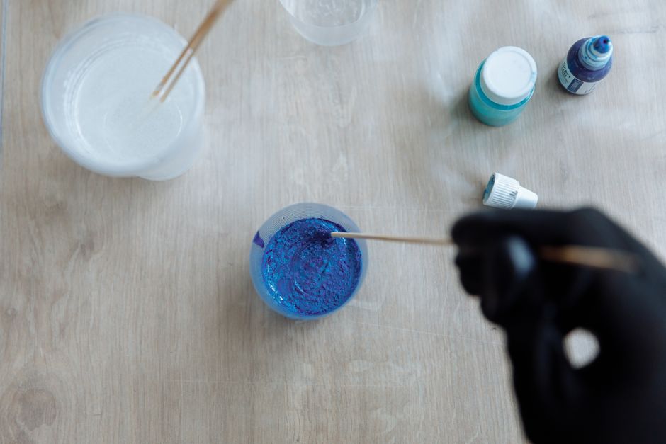 One drop of water fixes thickened paint