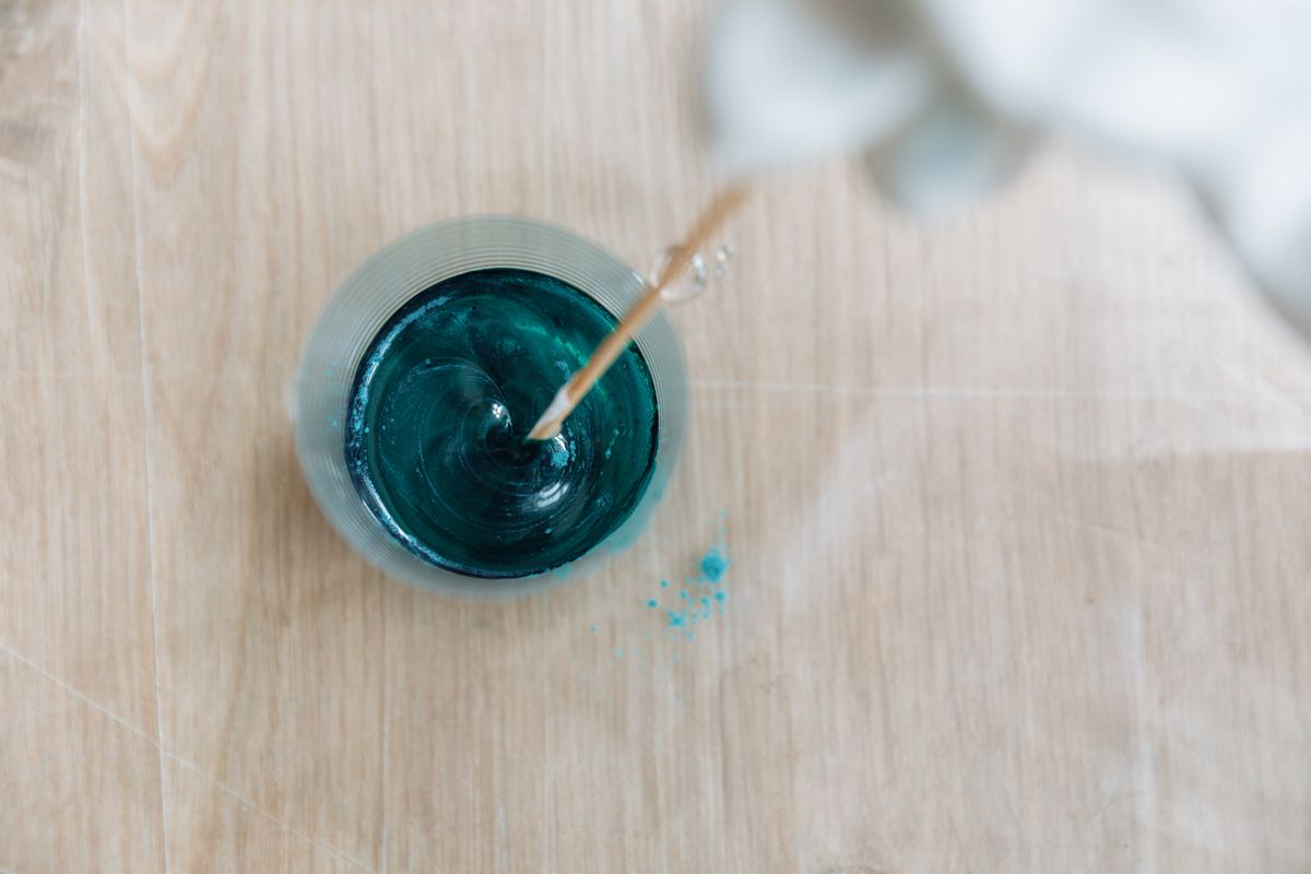 Mélange teinté : la couleur doit être parfaitement homogène, sans traînées.